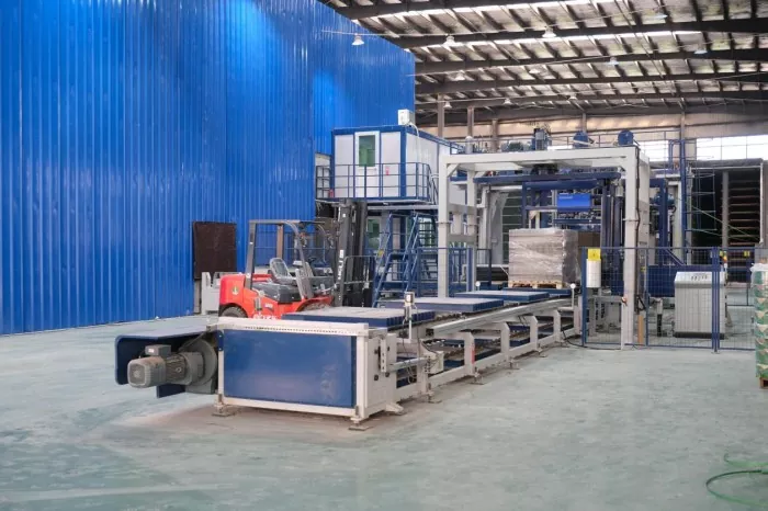 Finitrice ad incastro completamente automatica per la produzione intelligente di blocchi di calcestruzzo