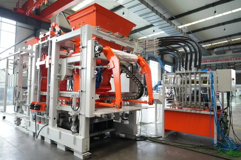 Macchina per la produzione di blocchi di cemento QGM T10: trasformare le esigenze di produzione in un impianto di blocchi di cemento più efficiente